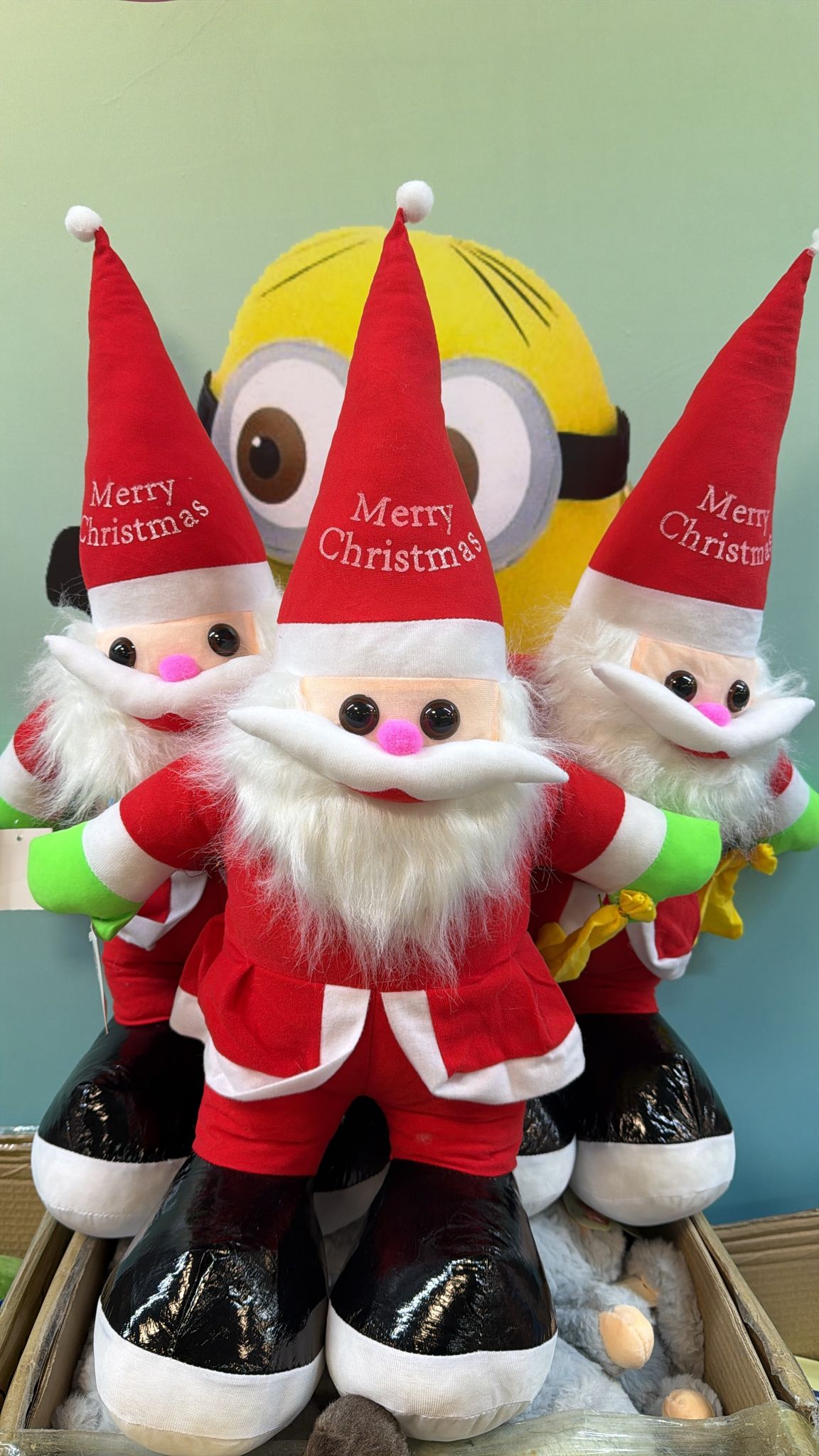 Trio plišanih Deda Mrazeva